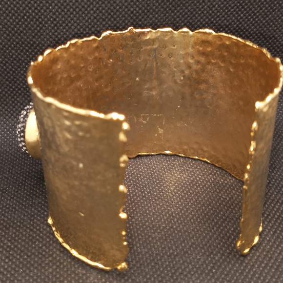 Freshwater Pearls, Black Swarovski Crystals Gold Cuff - Picture 3 of 3